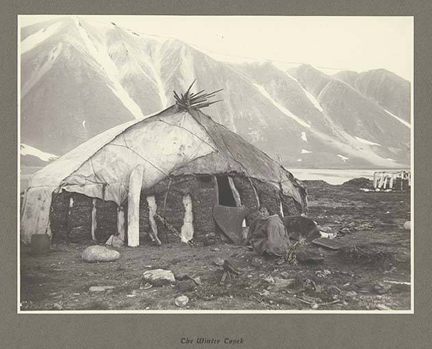 Historicamente, a Sibéria tem uma rica herança cultural e arqueológica. Durante milênios, a região foi habitada por vários povos indígenas, como os evenks, buriates, yakuts e chukchis, que ainda preservam suas tradições e modos de vida particulares.