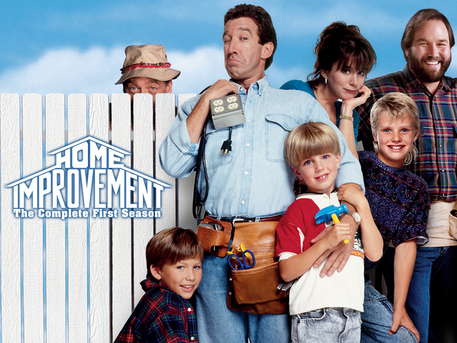 A fama veio para Tim Allen nos anos 1990, quando atuou na sitcom “Home Improvement”, da ABC. Um dos maiores sucessos da TV americana no período, a série teve o ator como o protagonista Tim Taylor e também um dos diretores. 
