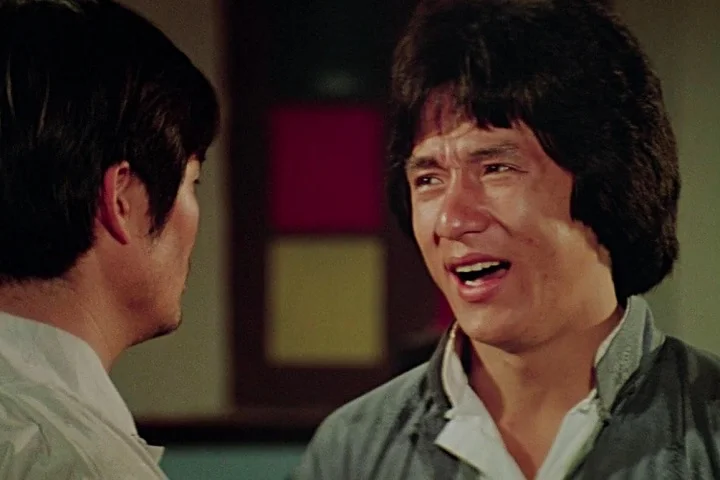 Seu primeiros grandes sucessos foram Punhos de Serpente (1978) e O Mestre Invencível (1978), dois filmes que misturavam kung fu com humor pastelão, transformando-o em ídolo na Ásia.