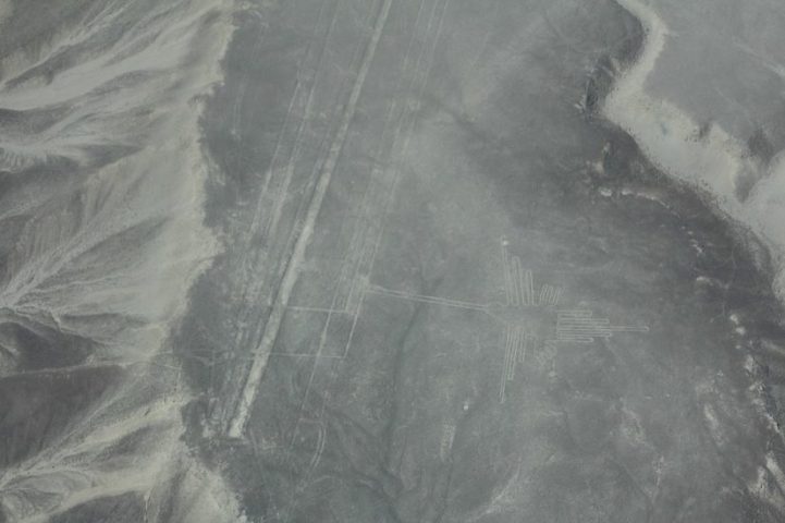 As linhas de Nazca são consideradas Patrimônio Mundial pela UNESCO, e têm sido alvo de controvérsia por conta do turismo excessivo e da degradação ambiental. O governo peruano tem trabalhado para proteger as linhas e incentivar o turismo sustentável na região.