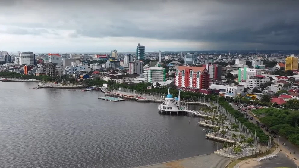 Makassar (Indonésia) - Capital de Sulawesi do Sul com mais de 1,4 milhão de habitantes. Uma comunidade católica local o tem como padroeiro, mantendo viva sua devoção mesmo em país de maioria muçulmana.
