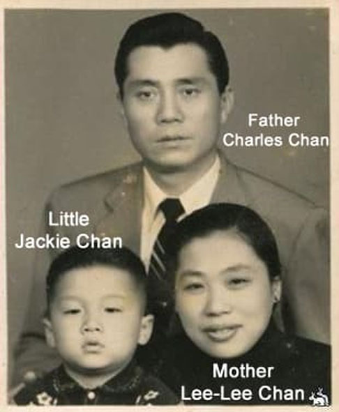 Chan Kong-sang (popular Jackie Chan) nasceu em 7 de abril de 1954, em Hong Kong. Seus pais eram muito pobres e ele quase foi vendido para um casal rico da Inglaterra quando era bebê, mas a família conseguiu se reestruturar.  
