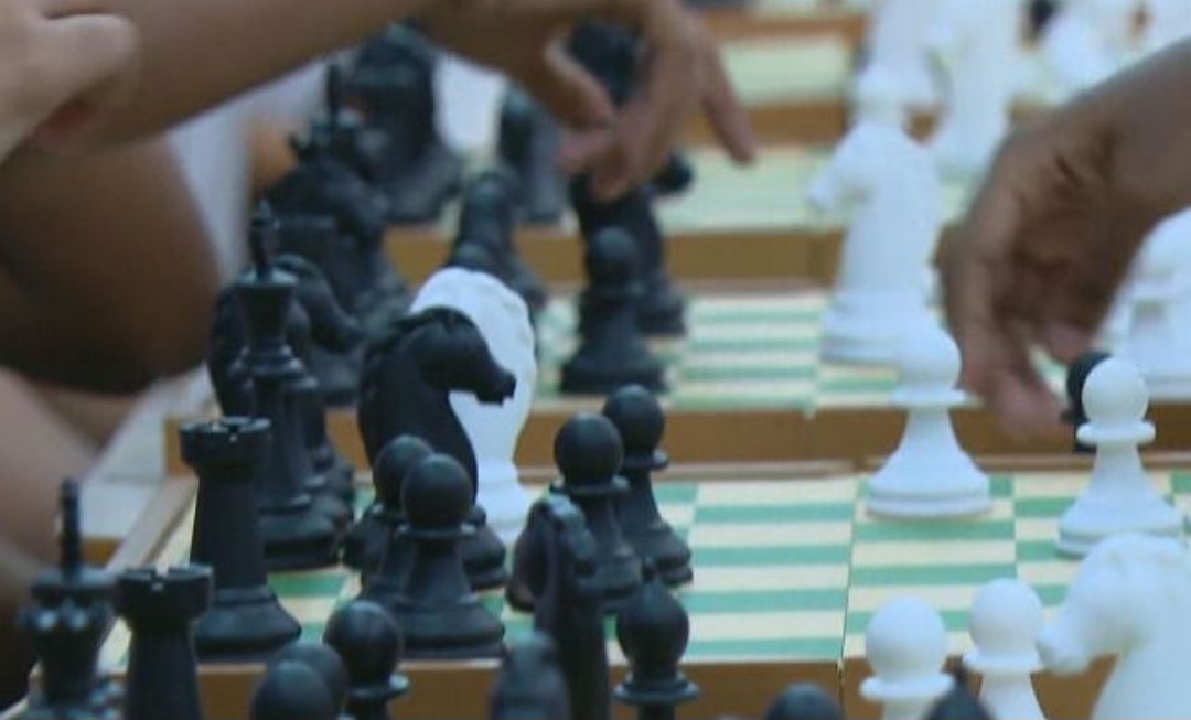 Sendo assim, o chaturanga, nome do antigo jogo de tabuleiro indiano, significa “os quatro elementos de um exército”, em sânscrito.