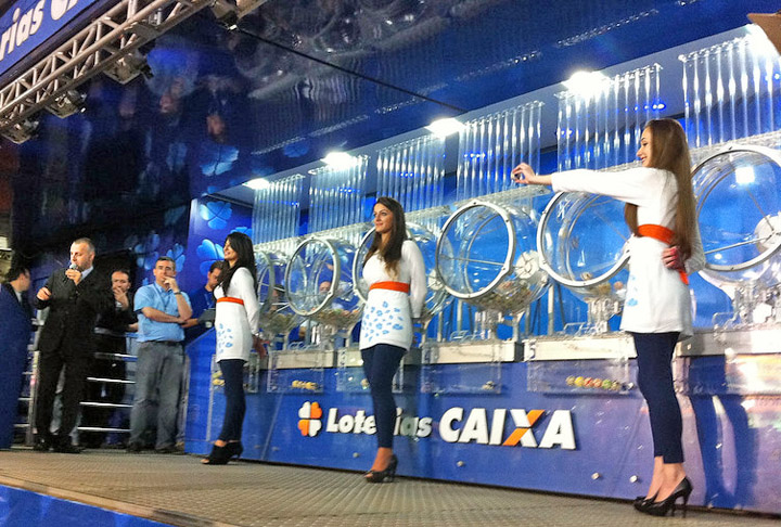 O casal admitiu que se descuidou com o bilhete e o colocou na máquina de lavar, mas disse que estavam legíveis. O caso foi parar na Justiça. 