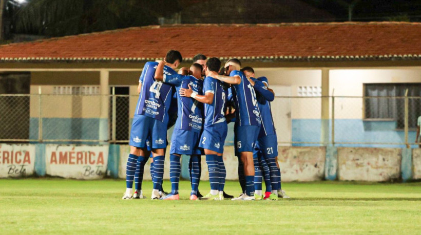 Atletas da equipe do Iguatu em jogo válido pela Série D do Campeonato Brasileiro, no estádio Morenão