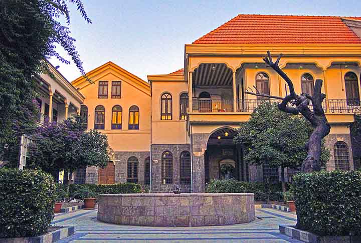 Uma das cidades mais antigas do mundo, Damasco remonta a pelo menos 2.500 a.C. É citada em textos egípcios e mesopotâmicos. Ela é habitada continuamente há mais de 4.000 anos, sendo Patrimônio Mundial da UNESCO.