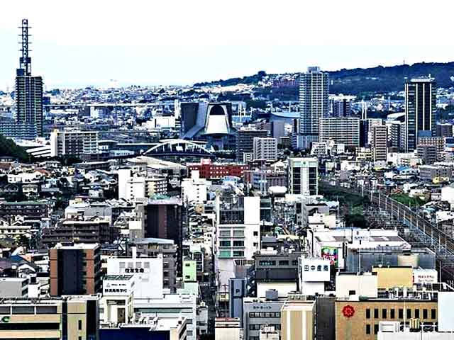 A cidade fica em Shizuoka, localizada a aproximadamente 174 quilômetros de Tóquio e aos pés do Monte Fuji.