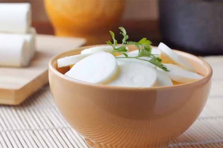 As fibras do palmito auxiliam no aumento da sensação de saciedade, evitando exageros e refeições fora de hora. No entanto, para emagrecer, esse alimento deve fazer parte de uma dieta saudável e variada, associada à prática regular de atividades físicas.