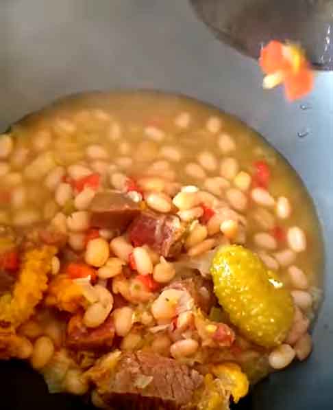 Quando cozido, ele tem um sabor suave, semelhante ao da castanha. É considerado um tipo de feijão mais suave e delicado.