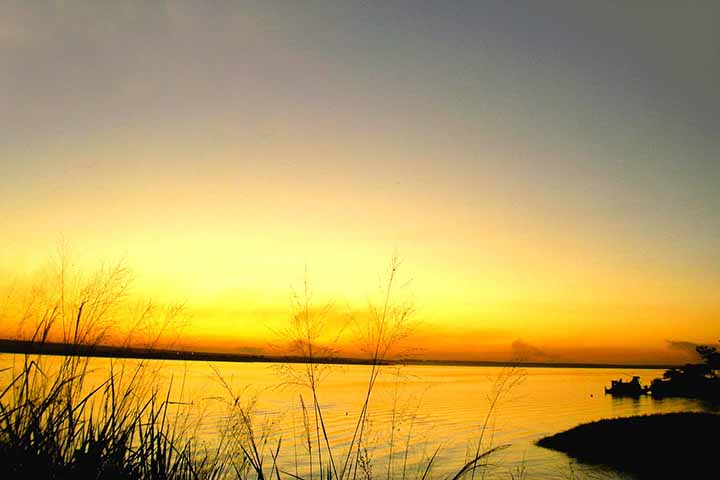 Durante o século 18, o Tietê foi intensamente utilizado para navegação e comércio de produtos agrícolas, como a cana-de-açúcar. 