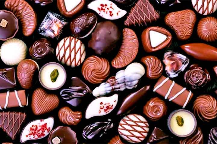 Preparadas em moldes para 15g ou 20g e embrulhadas em papel-chumbo, marcam presença perto do caixa nas lanchonetes, padarias e bancas de doces.