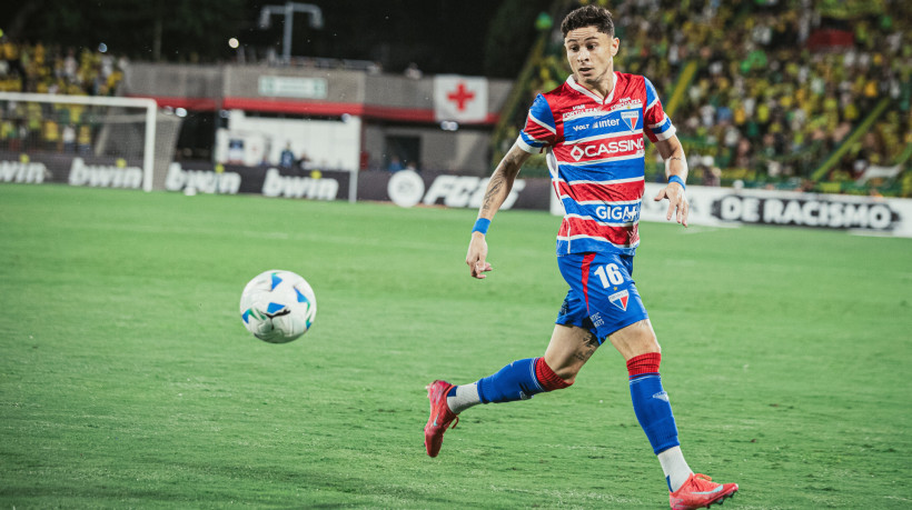 O lateral-esquerdo Diogo Barbosa foi quem condicionou o gol corintiano