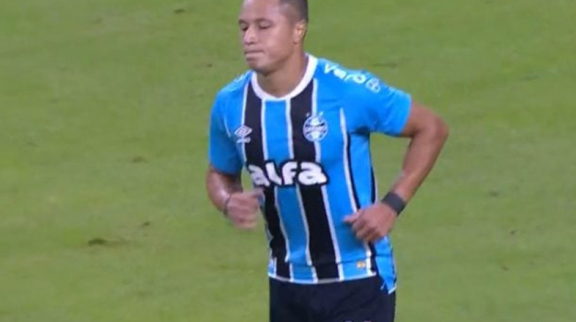 Lateral esquerdo foi contratado pelo clube gaúcho ao mineiro e só poderia entrar em campo mediante pagamento de multa