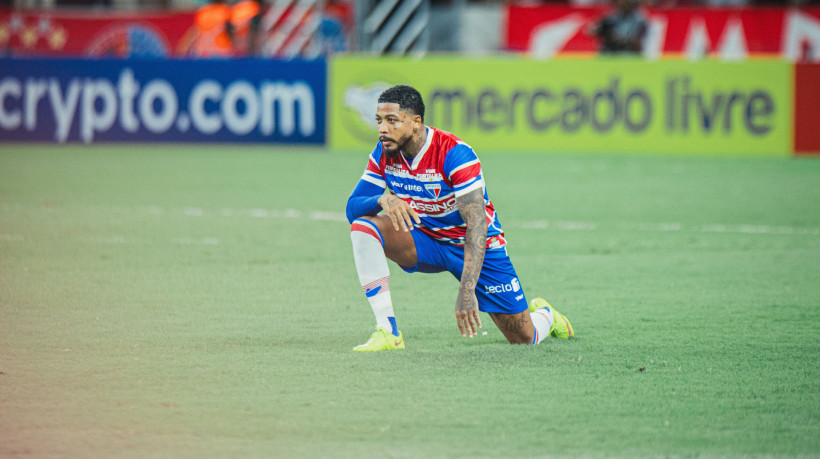 Atacante Marinho no jogo Fortaleza x Colo-Colo, no Castelão, pela Copa Libertadores 2025