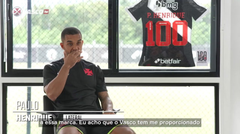 Paulo Henrique celebra marca dos 100 jogos: 'O Vasco te abraça'