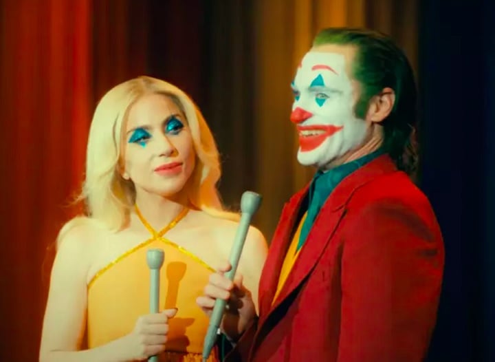 A sequência, Coringa 2, continua a história de Arthur Fleck, e traz novas dimensões para o personagem. A trama mostra mais a fundo a relação entre o Coringa e outros personagens do universo de Gotham, incluindo Harley Quinn (Arlequina, interpretada por Lady Gaga).