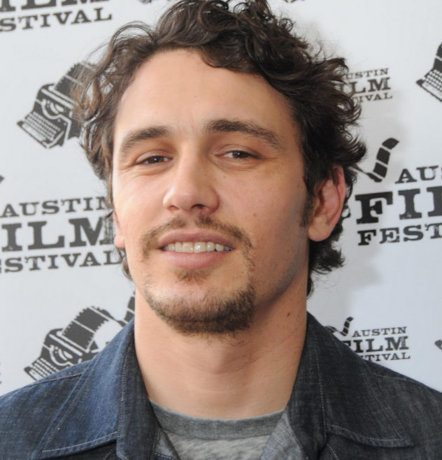 James Franco (19/04/1978) ganhou destaque com 127 Horas (2010), pelo qual foi indicado ao Oscar, e por sua versatilidade, atuando em filmes como O Homem-Aranha (2002) e A Entrevista (2014). Ele também é um cineasta e escritor premiado.