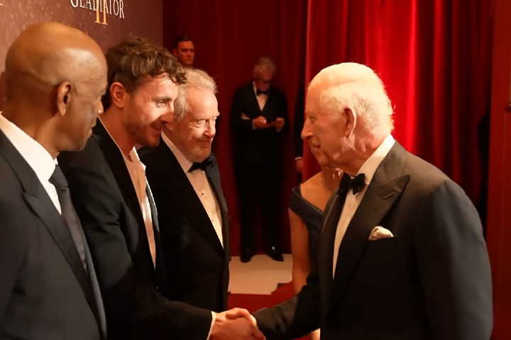 Recentemente, durante a estreia de Gladiador II no Reino Unido, Mescal encontrou Charles III. Questionado sobre o encontro, afirmou que, sendo irlandês, conhecer o rei britânico não estava nas prioridades. Isso visto como uma espécie de esnobada no monarca.