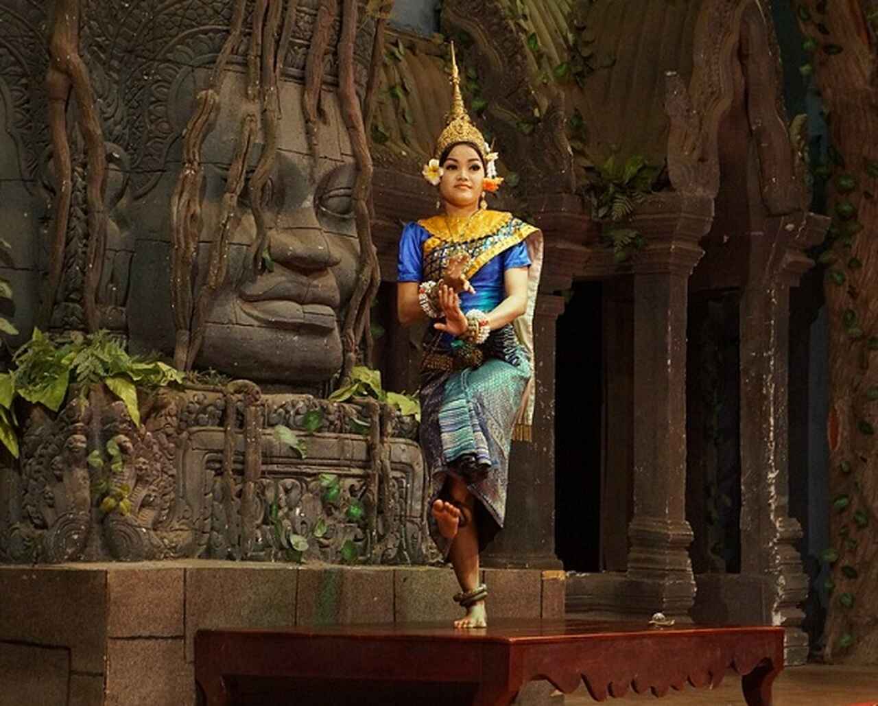 Siem Reap abriga o Lago Tonle Sap, uma das principais vias de tráfego da região, e a vibrante Pub Street, repleta de opções de entretenimento e gastronomia.