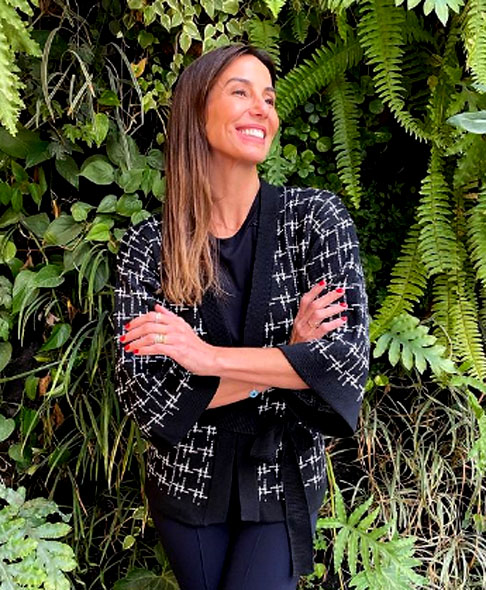 Tania Khalil - A atriz paulista transformou o sobrenome original Calil em Khalil para a carreira artística. Ela é filha de descendentes de sírios e espanhóis. 