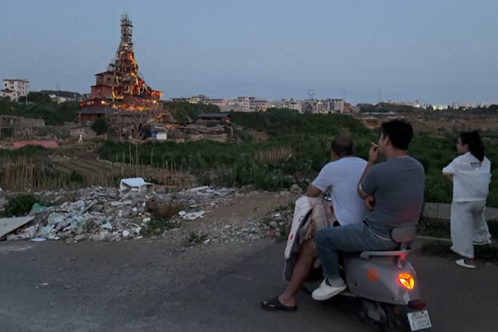 É magnífico. Se não há nenhum problema de segurança, poderia se tornar um lugar icônico da região, disse um turista.