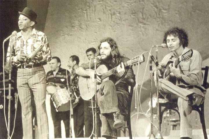 Em 1972, ele se apresentou ao lado de Jackson do Pandeiro e Geraldo Azevedo no VII Festival Internacional da Canção. Porém, a performance com a música “Papagaio do Futuro”, no Maracanãzinho, não avançou de fase. 
