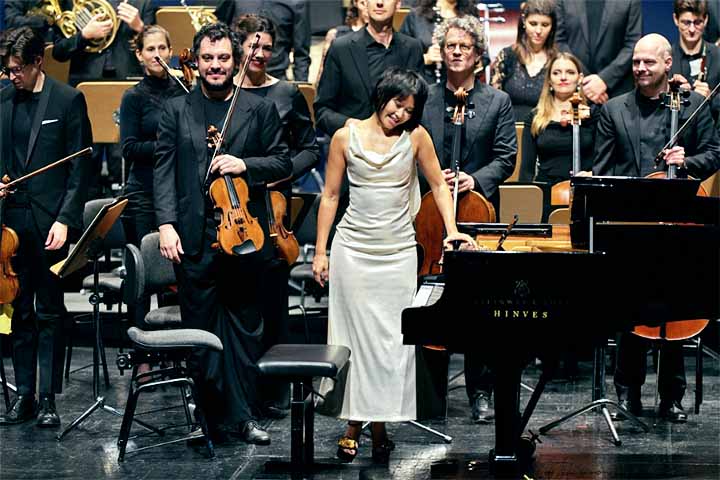 A irreverente pianista chinesa Yuja Wang fará quatro apresentações noturnas no Teatro Cultura Artística, em São Paulo, entre os dias 8 e 12 de junho. 
