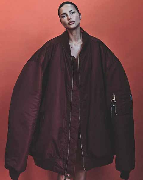 Adriana Lima estampou a capa das mais importantes revistas de moda, como Elle, Vogue, French Revue de Modes e GQ. 
