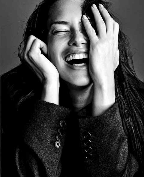 Em 1996, com apenas 15 anos, a brasileira ganhou projeção ao ficar em segundo lugar na final mundial do Supermodel of the World, concurso que revelou muitas modelos famosas. Ela havia sido a vencedora da etapa brasileira da disputa.
