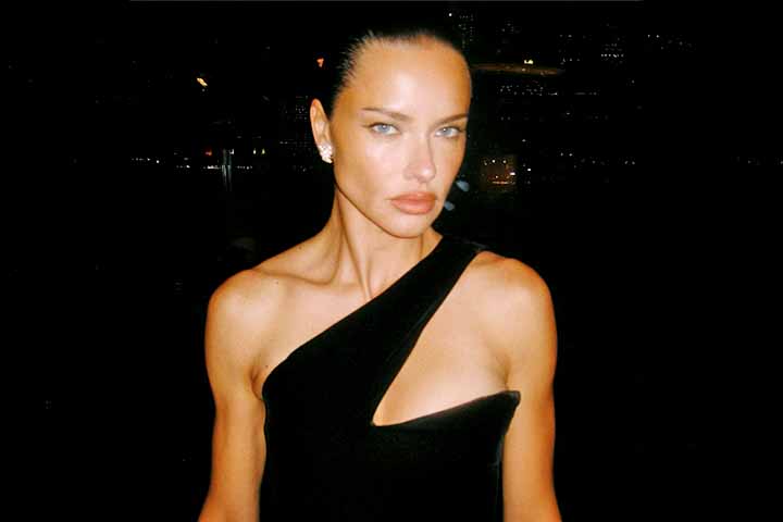 Em outubro de 2024, ela reapareceu de forma triunfal nas passarelas no “Victoria’s Secret Fashion Show”, em Nova York. 

