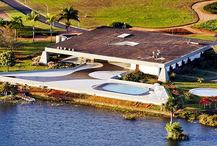 Doou seu sítio de Guaratiba com seu acervo ao Instituto do Patrimônio Histórico e Artístico Nacional - IPHAN e foi homenageado pela escola de samba Independentes de Cordovil, 1988, no Grupo de Acesso do Carnaval carioca.