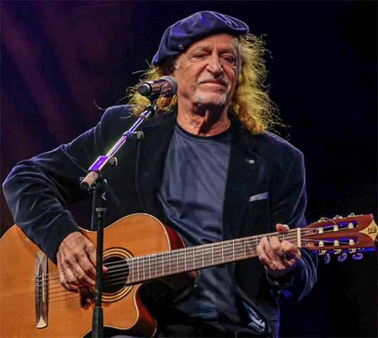 A projeção de sua música levou Alceu Valença ao festejado Festival de Jazz de Montreux, na Suíça, em 2000.
