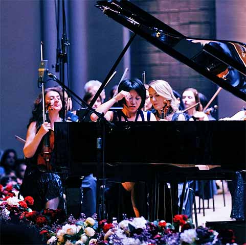 Em março do mesmo ano, ela se apresentou no Theatro Municipal do Rio de Janeiro. Na ocasião, deu uma declaração ao Jornal Globo sobre suas características: “Ninguém precisa de mãos grandes para tocar Rachmaninov, isso é desculpa. Não é esporte. Sempre tem um jeito”. 

