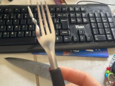 Homem n&atilde;o teria conseguido arrombar o caixa eletr&ocirc;nico e saiu com o equipamento nas m&atilde;os 