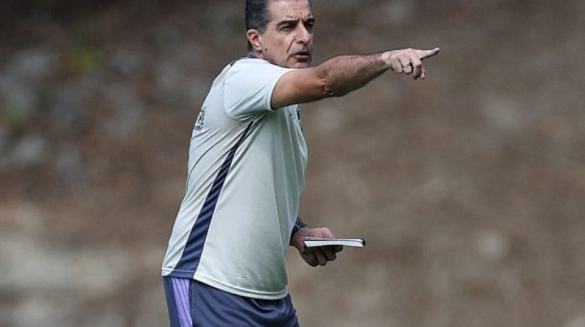 Botafogo estreia com vitória sobre o Seattle, mas técnico português fica na bronca com atuação alvinegra