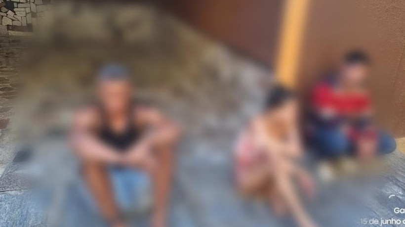 Uma mulher de 22 anos e dois homens, de 32 e 33 anos, foram conduzidos pela PM para o 32º Distrito Policial (DP)