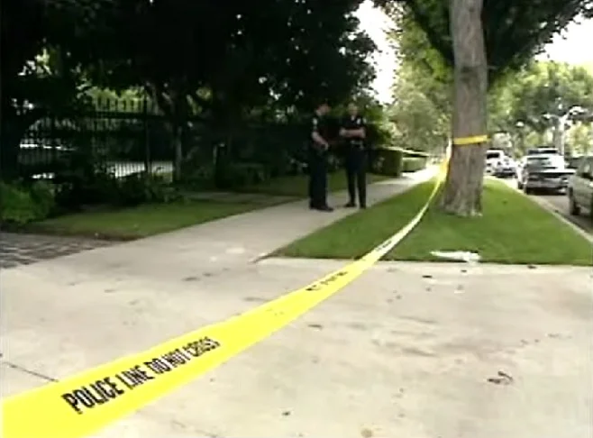 Na noite de 20 de agosto de 1989, Kitty e José foram encontrados mortos por tiros de espingarda em sua mansão de luxo, em Beverly Hills. Na época, os irmãos tinham 18 e 21 anos.