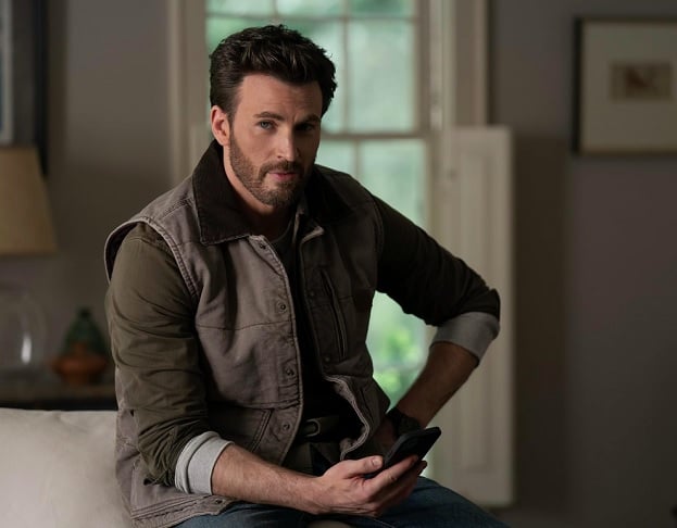 Mais recentemente, Evans estrelou o thriller de ação Agente Oculto (2022), da Netflix, ao lado do também galã Ryan Gosling e da atriz Ana De Armas.