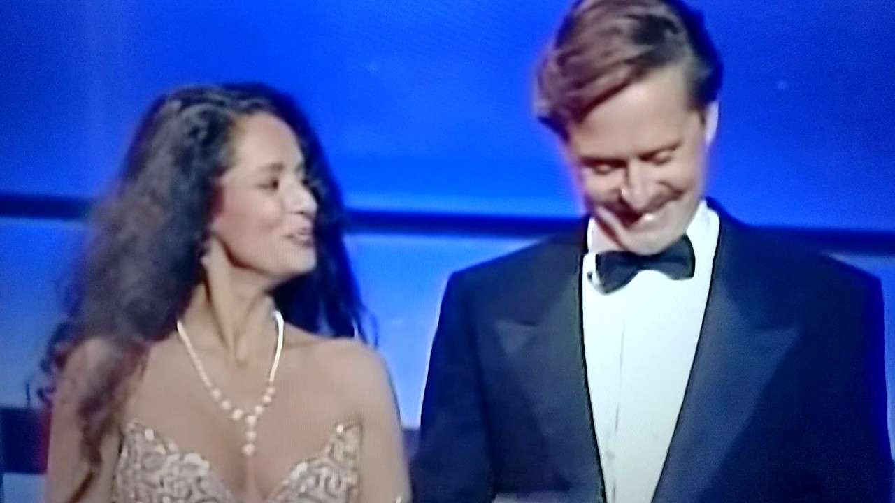 Sônia Braga foi a primeira brasileira a apresentar uma categoria do Oscar. Em 1987, ao lado de Michael Douglas, ela fez as honras aos indicados na categoria melhor curta-metragem. 
