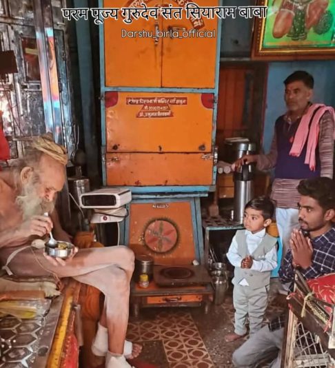 Siyaram tinha até mesmo perfis em redes sociais, nos quais compartilhava reflexões espirituais e mostra seu estilo de vida dedicado à espiritualidade.