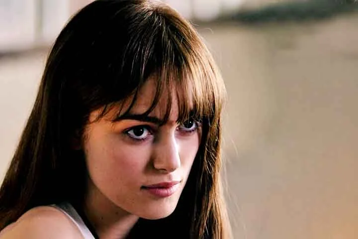 Filha de atores, desde cedo demonstrou interesse pela atuação e começou sua carreira ainda criança, aparecendo em produções televisivas britânicas. 