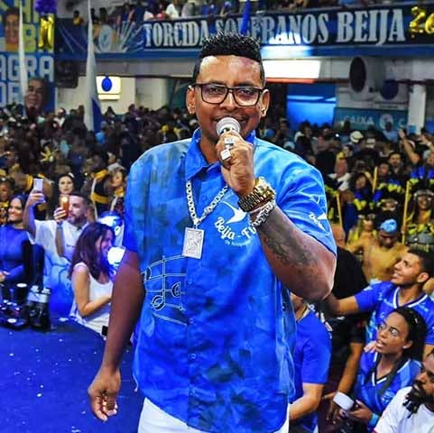 A força da Beija-Flor é a comunidade, então é uma responsabilidade superar a voz que marcou os últimos 50 anos. A gente tem que saber chegar, o que vai fazer e tentar se enquadrar nessa nova forma, disse.