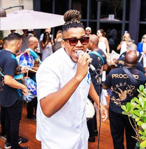 Cheguei na Beija-Flor com 10 anos de idade. É muita responsabilidade carregar uma comunidade inteira, um município como Nilópolis. Somos uma família, não consigo mensurar o tamanho da sensação, ressaltou.

