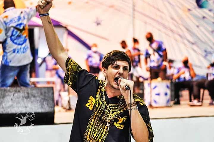 Eu sou de Nilópolis, nascido e criado. Participar da disputa é uma oportunidade e uma honra. A Beija Flor é uma escola de vida e eu me sinto lisonjeado de poder fazer parte dessa história, disse.

