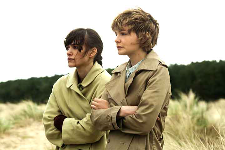 Apesar de ser associada a filmes históricos, Keira Knightley também se aventurou em outros gêneros. Em Não Me Abandone Jamais (2010), baseado no romance de Kazuo Ishiguro, ela entregou uma performance emocionalmente intensa ao lado de Carey Mulligan e Andrew Garfield.