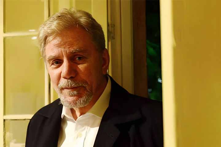 Reginaldo teve uma curta passagem pela extinta TV Manchete, emissora em que protagonizou a novela “Corpo Santo”, em 1987. Em seguida, ele retornou à Globo para um dos papéis mais marcantes de sua carreira em “Vale Tudo”, de 1988, também de Gilberto Braga.
