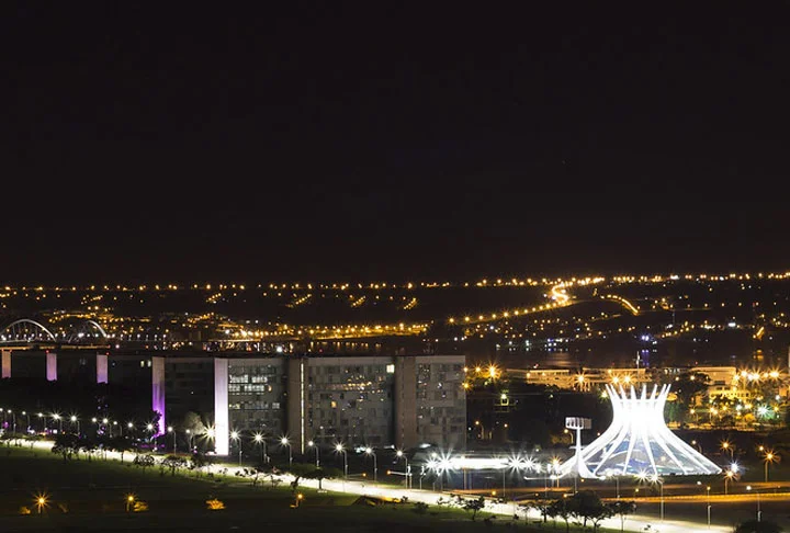 Distrito Federal: 12,1 anos. População:  3 milhões de habitantes