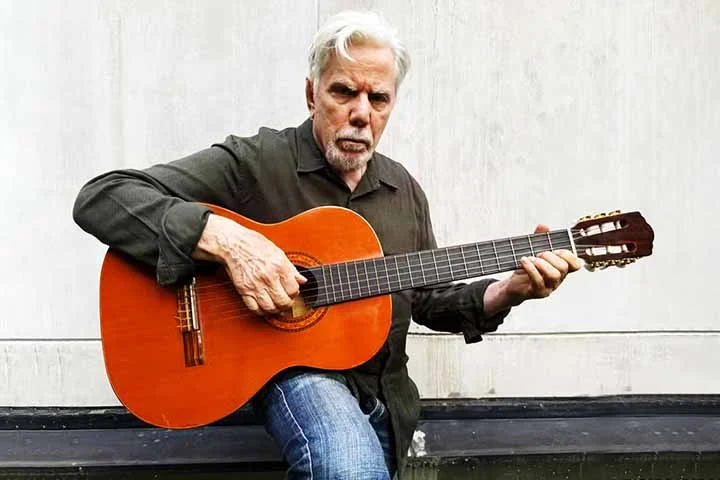 Semanas antes de festejar mais um ano de vida, o artista lançou-se em uma nova empreitada profissional. Ele lançou o primeiro disco de sua carreira. 
