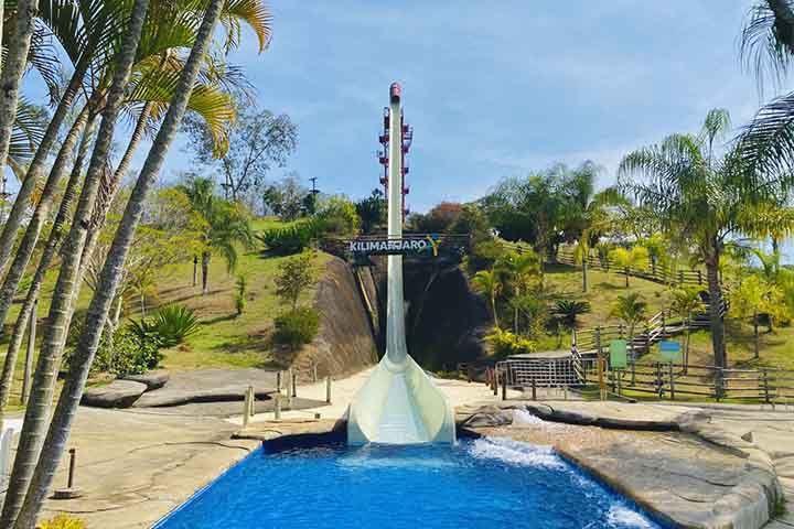Kilimanjaro: Localizado em Barra do Pirai, Rio de Janeiro, no parque aquático Aldeia das Águas Park Resort. Ele é do tipo de inclinação de corpo de queda livre e possui altura de 49 metros. A inclinação usa o lado de uma colina para dar maior segurança e estendê-la ainda mais.