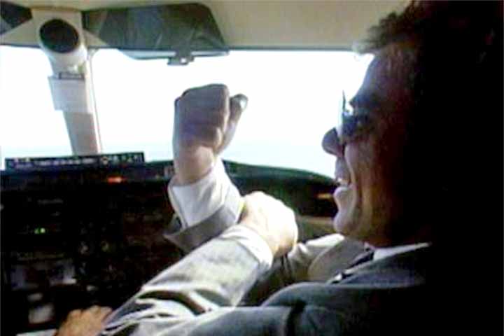 “Ele (Marco Aurélio) representava o desejo de muito brasileiro em dar banana não para o país, mas para nossos líderes”, declarou Reginaldo em depoimento para o “Memória Globo”, da emissora carioca. 
